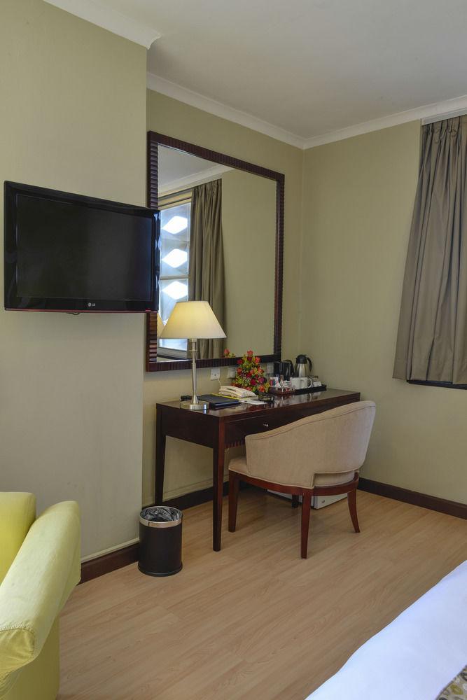 Protea Hotel Lusaka Cairo Road Esterno foto